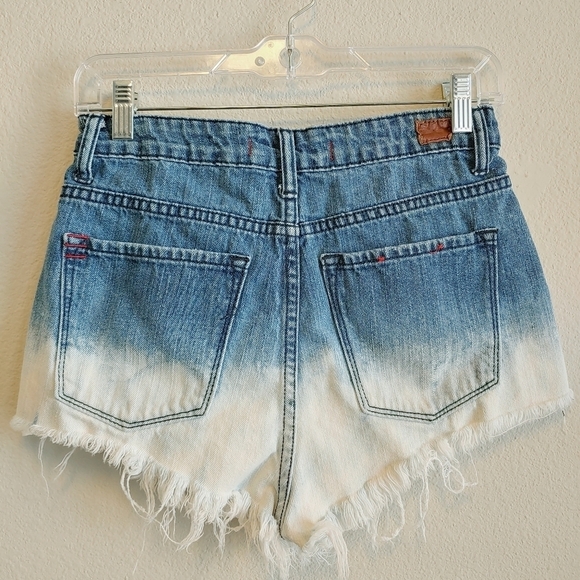 BDG Urban Outfitters Women's Super High-Rise Cheeky Distressed Denim Short Sz 28 - Picture 7 of 8